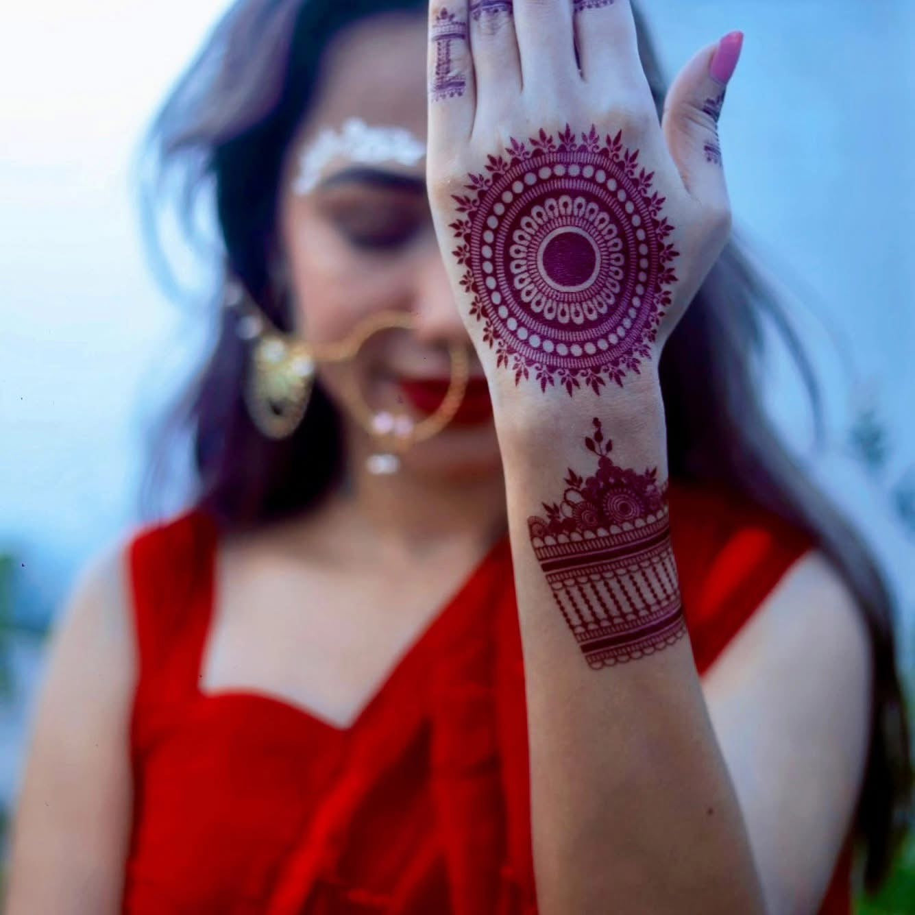 Caramel henna body art on skin — peel, press & reveal in seconds | Palace.design