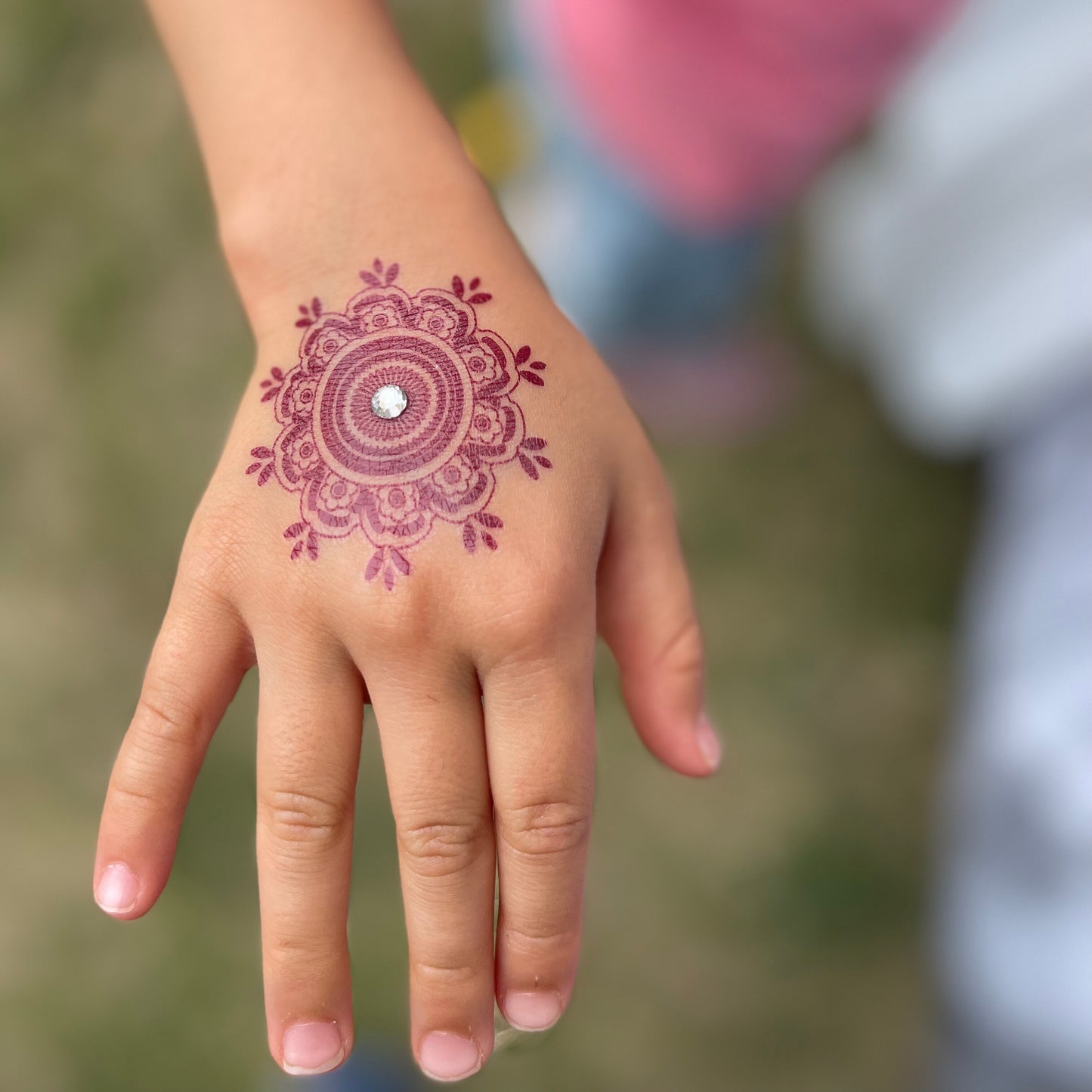 Chestnut henna body art on skin — premium press & peel application | Palace.design