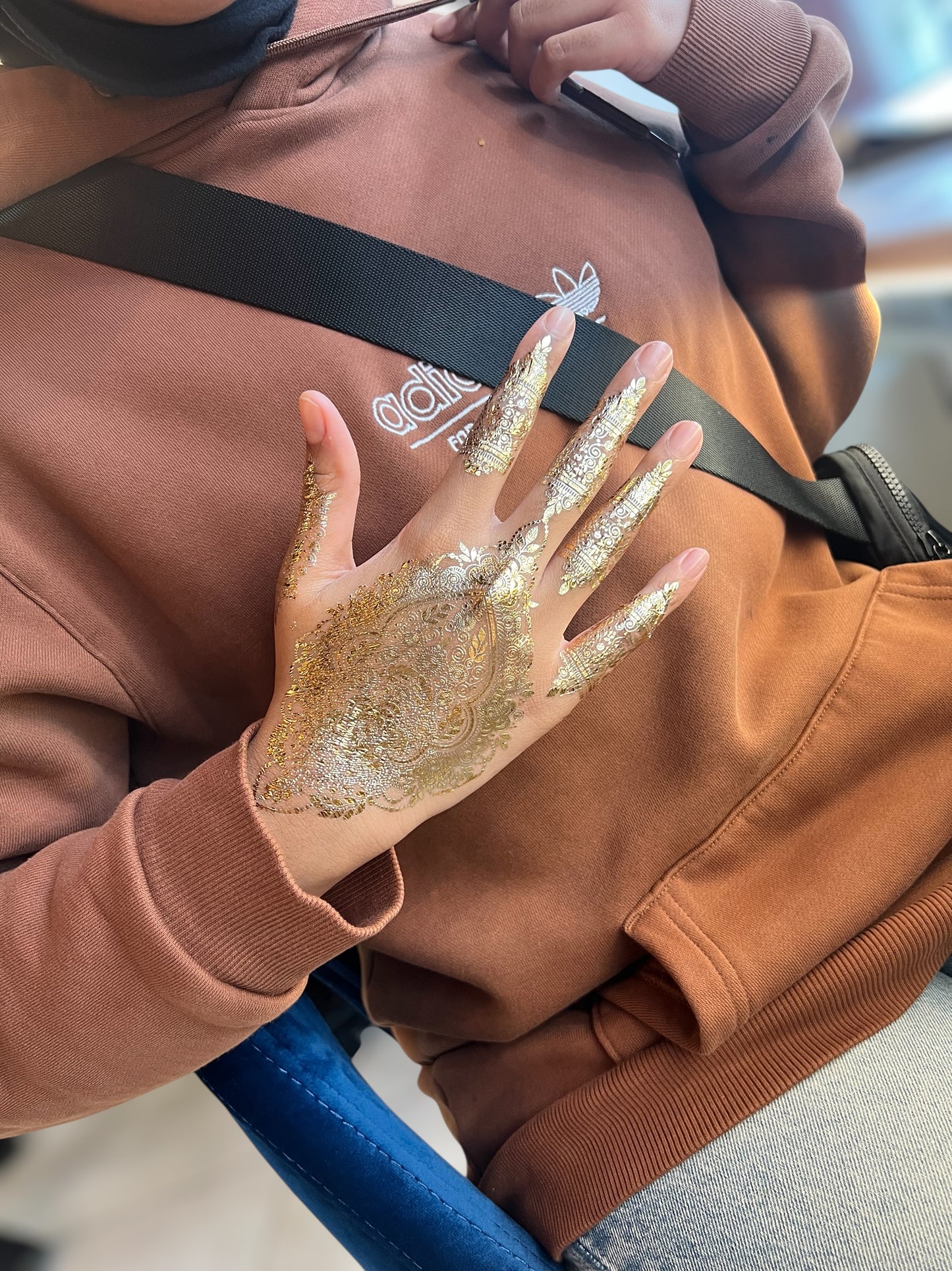 Dune henna body art applied on skin — water-resistant, lasts 3–5 days | Palace.design
