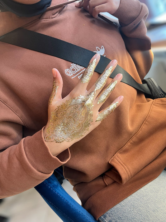 Dune henna body art applied on skin — water-resistant, lasts 3–5 days | Palace.design