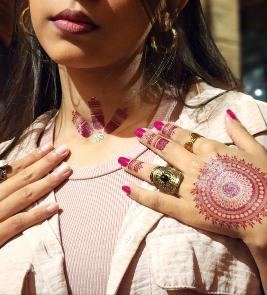 Caramel henna body art applied on skin — water-resistant, lasts 3–5 days | Palace.design