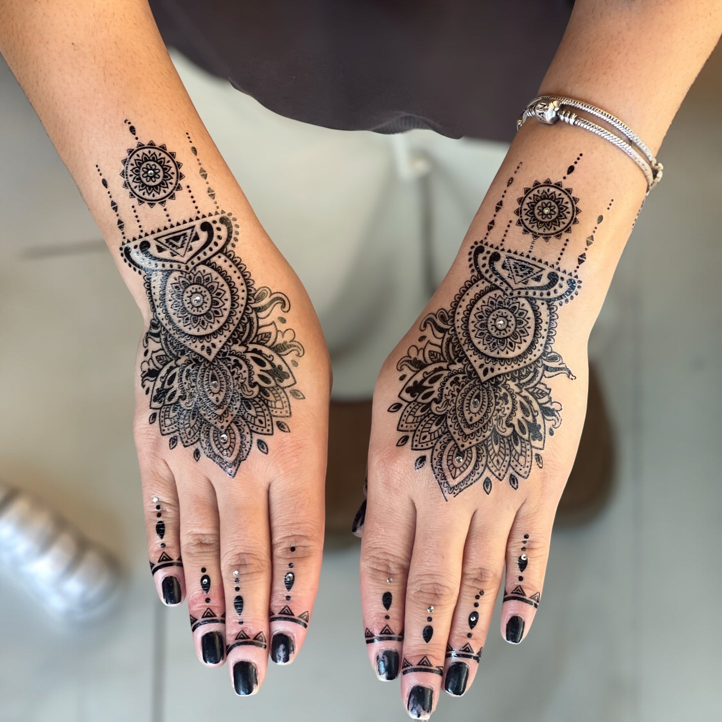 Raven henna body art applied on skin — water-resistant, lasts 3–5 days | Palace.design