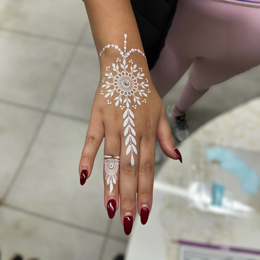 Snow henna body art applied on skin — water-resistant, lasts 3–5 days | Palace.design