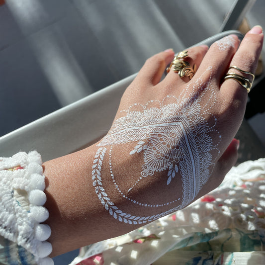 Lace Whisper - Pearl Henna-Inspired Body Art
