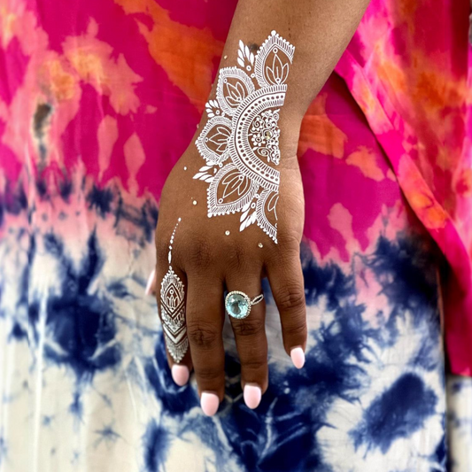 Lustré henna body art applied on skin — peel, press & reveal, lasts 3–5 days | Palace.design