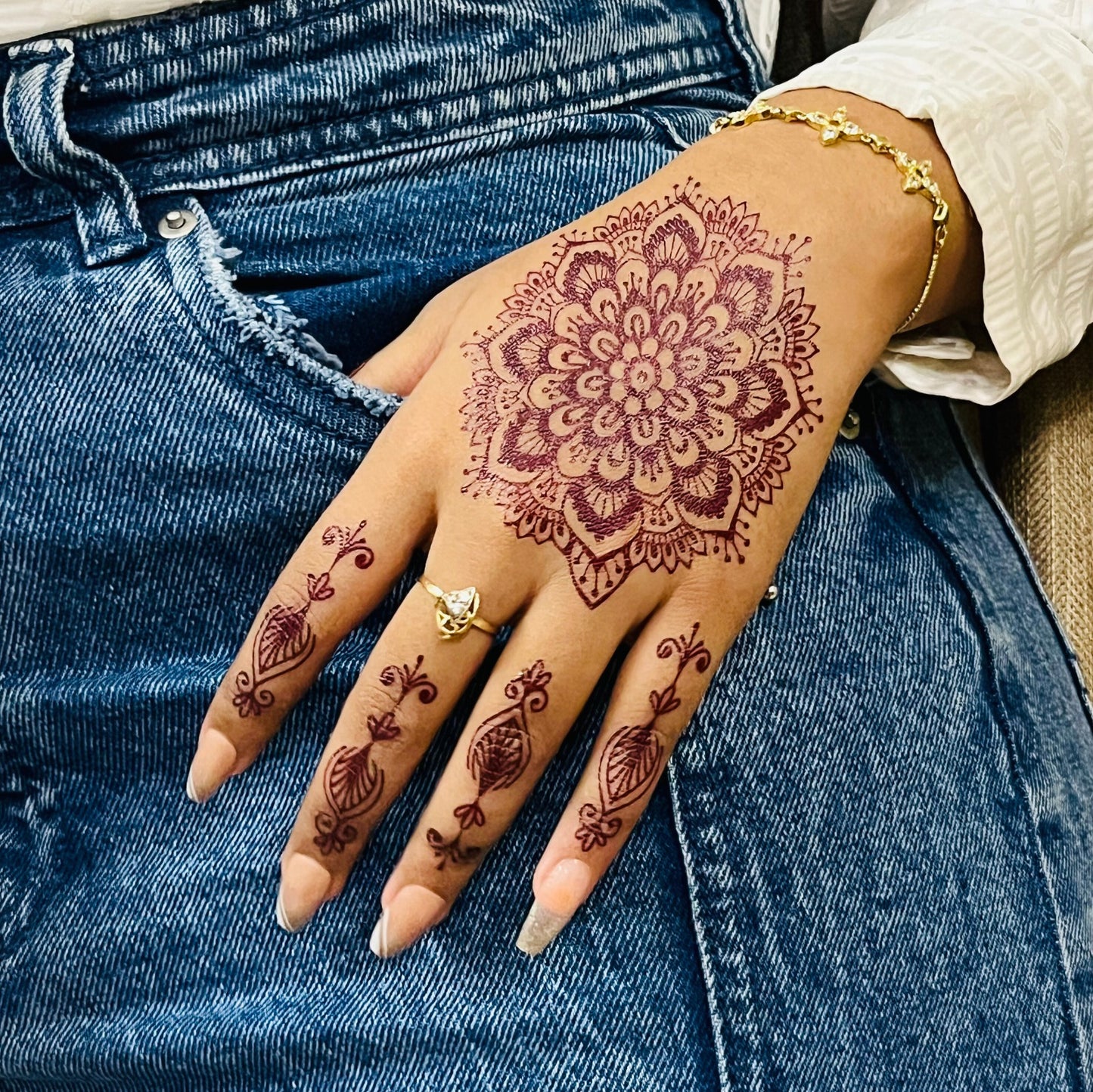 Sepia henna design close-up — skin-safe, peel, press & reveal | Palace.design