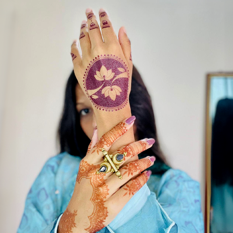 Sunkiss henna body art applied on skin — peel, press & reveal, lasts 3–5 days | Palace.design