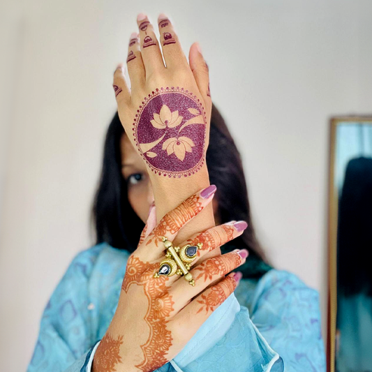 Sunkiss henna body art applied on skin — peel, press & reveal, lasts 3–5 days | Palace.design