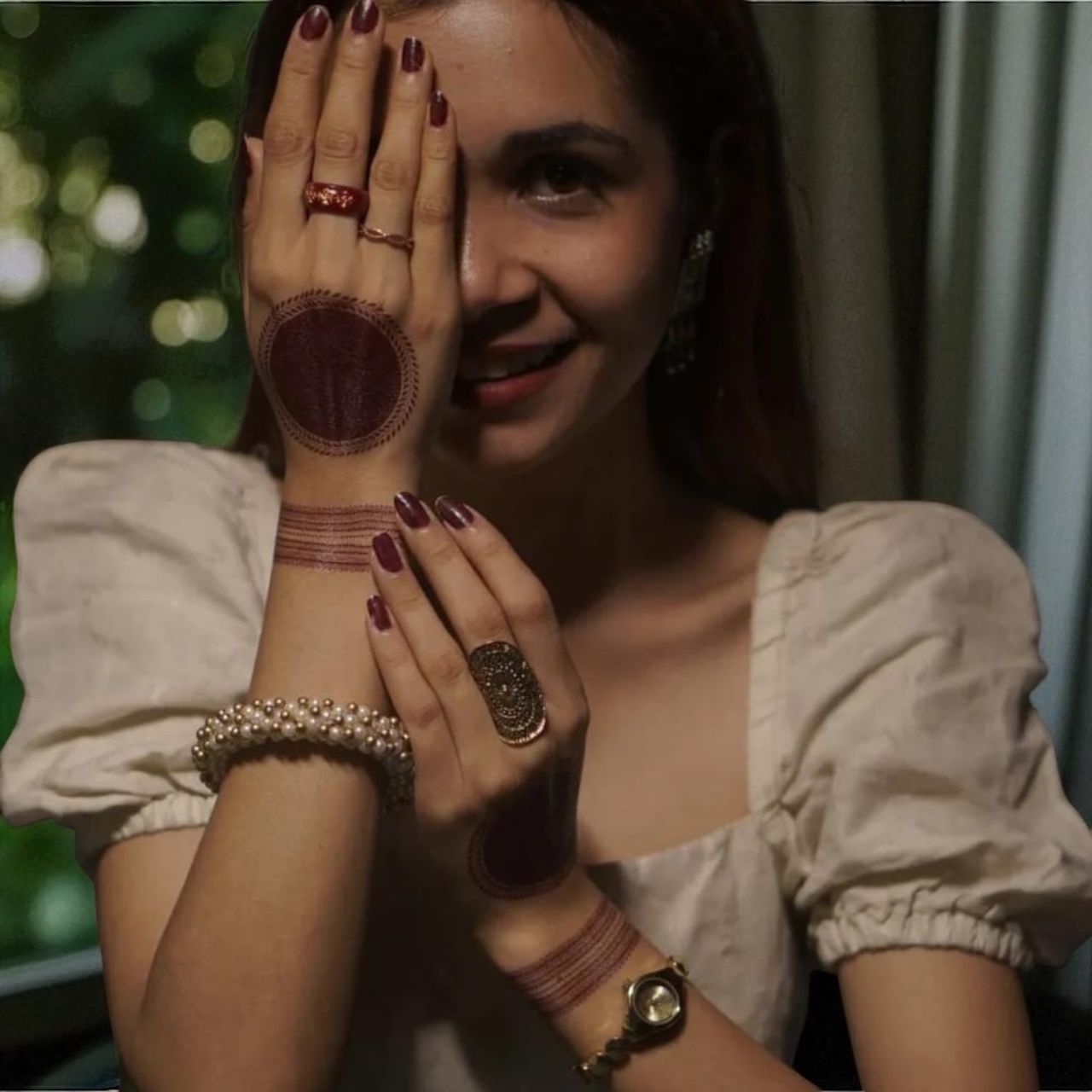 Mocha henna body art applied on skin — peel, press & reveal, lasts 3–5 days | Palace.design