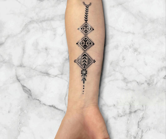 Shadow henna body art applied on skin — water-resistant, lasts 3–5 days | Palace.design