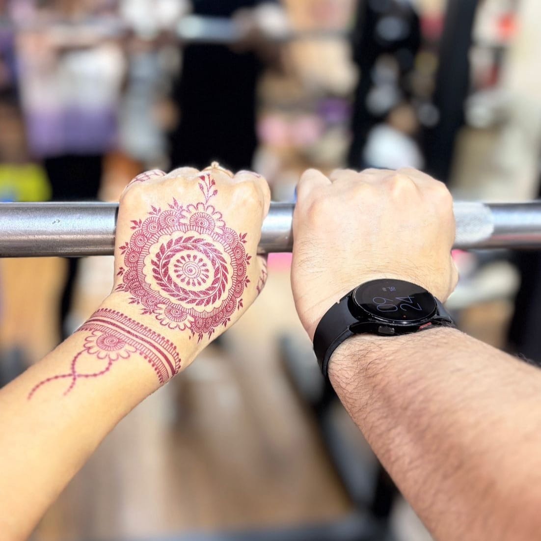 Amber henna body art applied on skin — peel, press & reveal, lasts 3–5 days | Palace.design