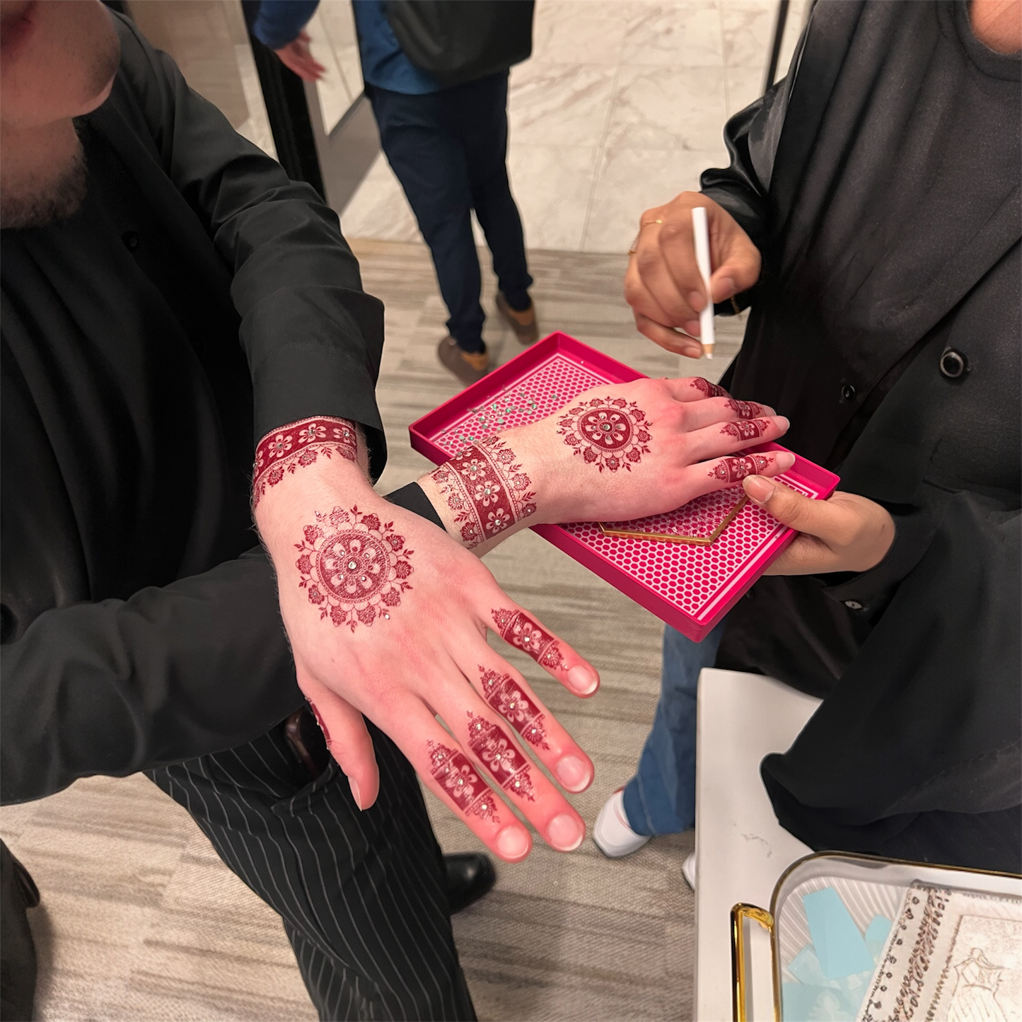 Honey henna body art on skin — premium press & peel application | Palace.design