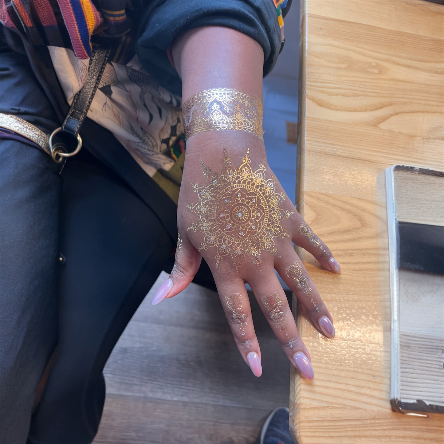 Lumière henna body art applied on skin — press & peel, lasts 3–5 days | Palace.design